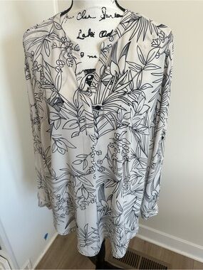 Premise Studio Black & White Floral Blouse